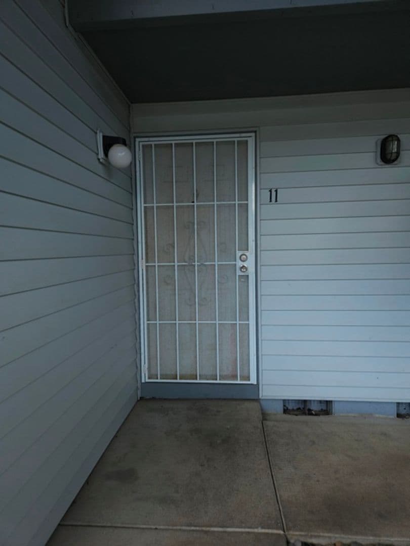 Salem Apartment: 1415 Lancaster Dr NE