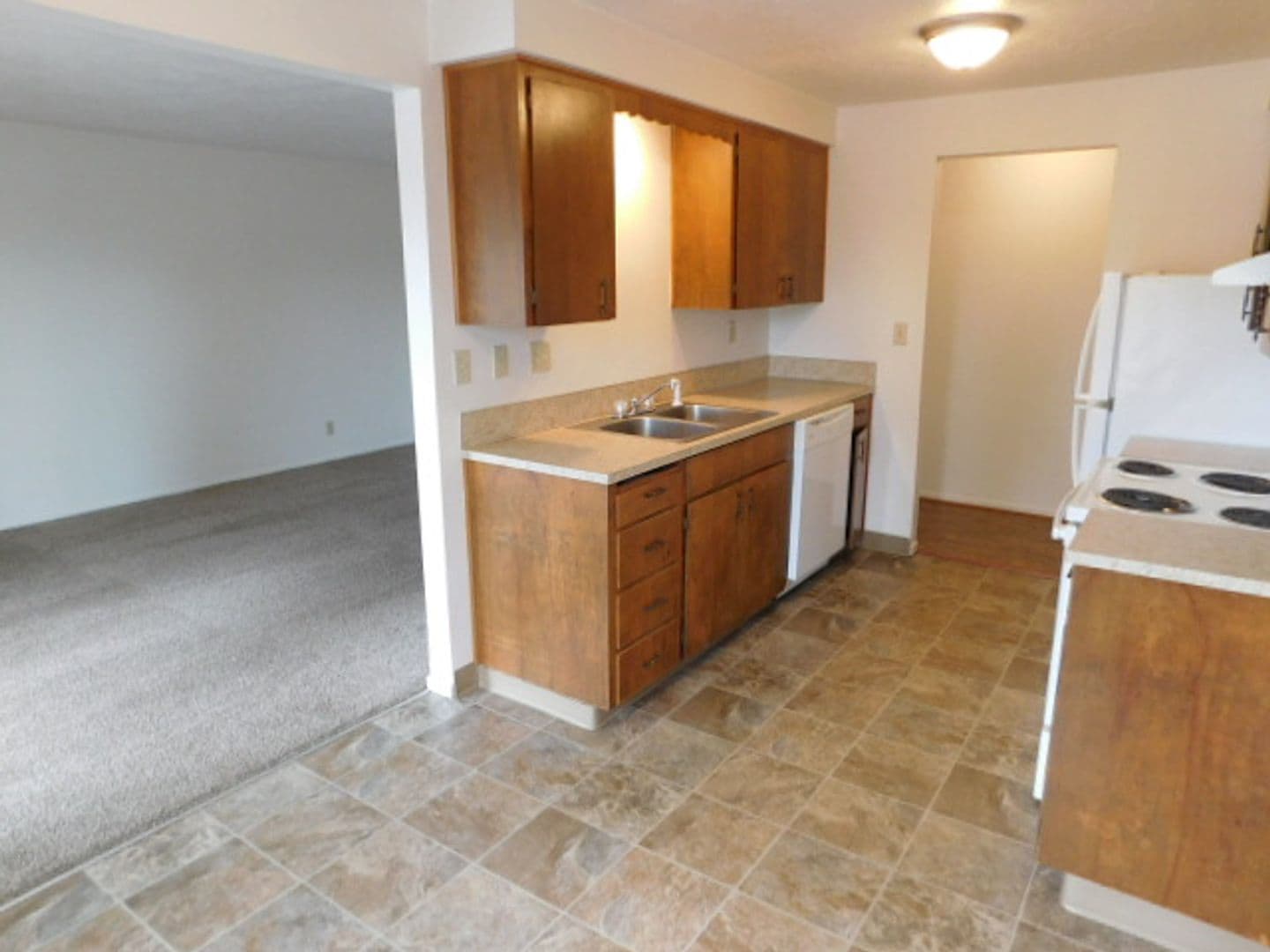 Stayton Apartment: 1125 Wyatt Ave