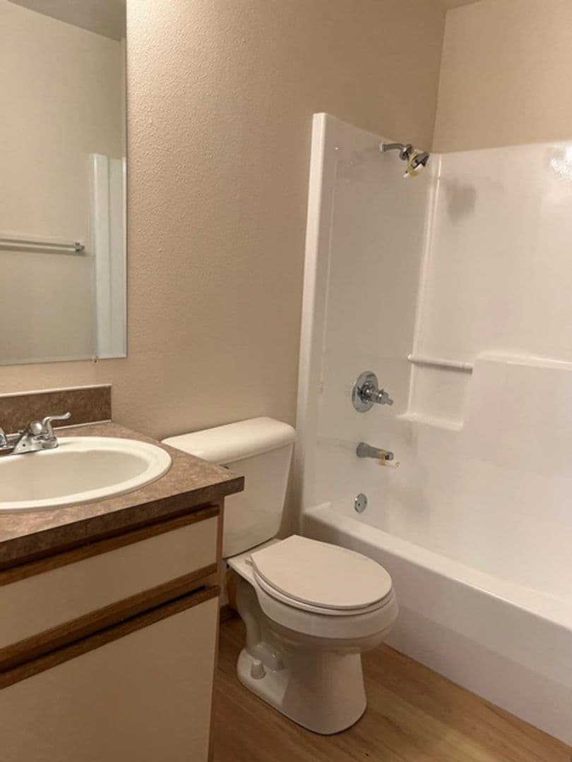 Aumsville Apartment: 425-449 N 1st St