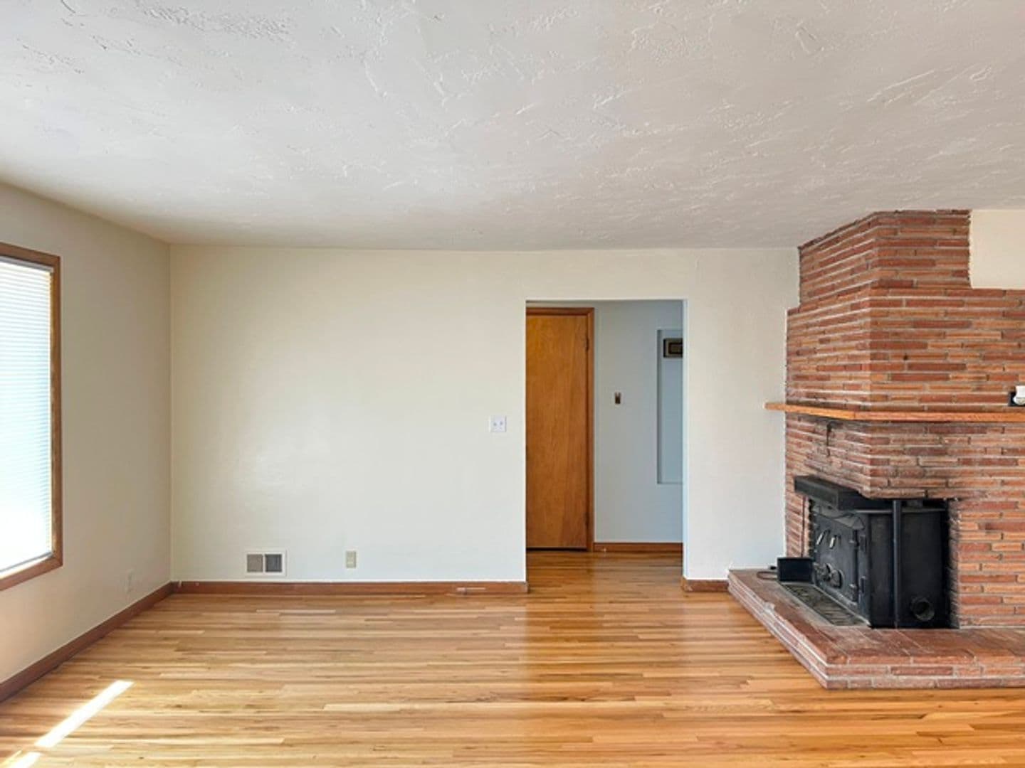 Salem House: 720 Orchard Heights Rd NW