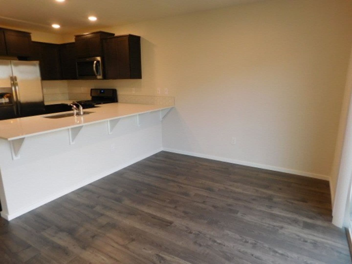 Salem House: 4737 Navigation Ave NE
