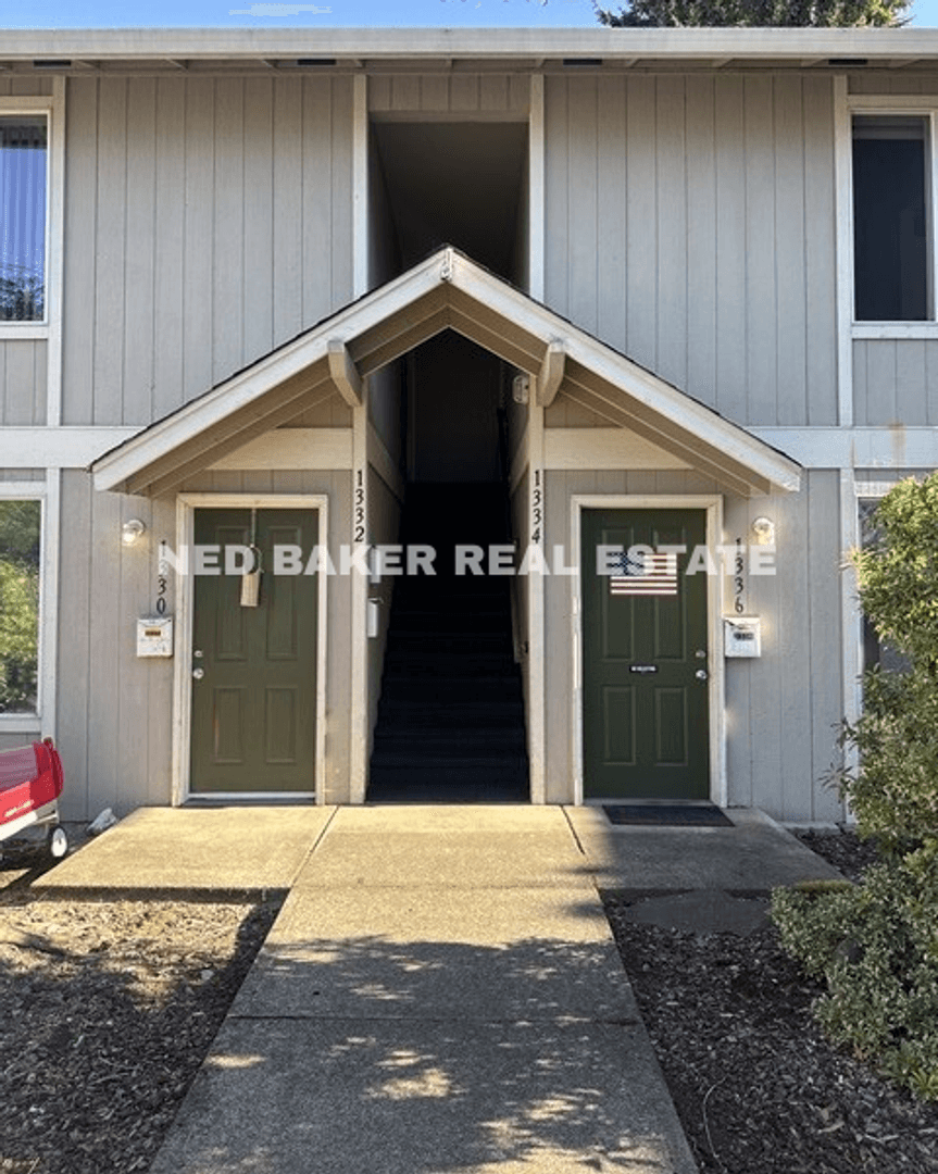 Stayton Apartment: 1330-1336 W Locust St