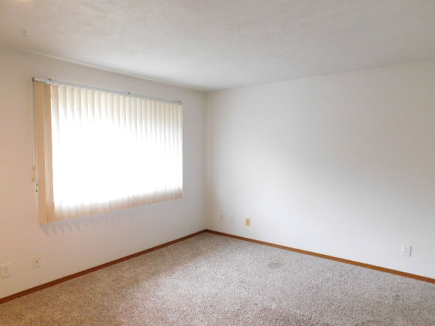 Keizer Apartment: 181 & 183 Delta Ct N