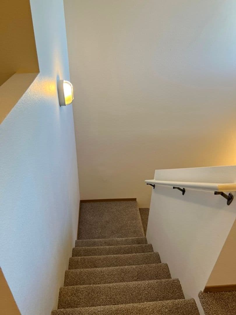 Aumsville Apartment: 425-449 N 1st St