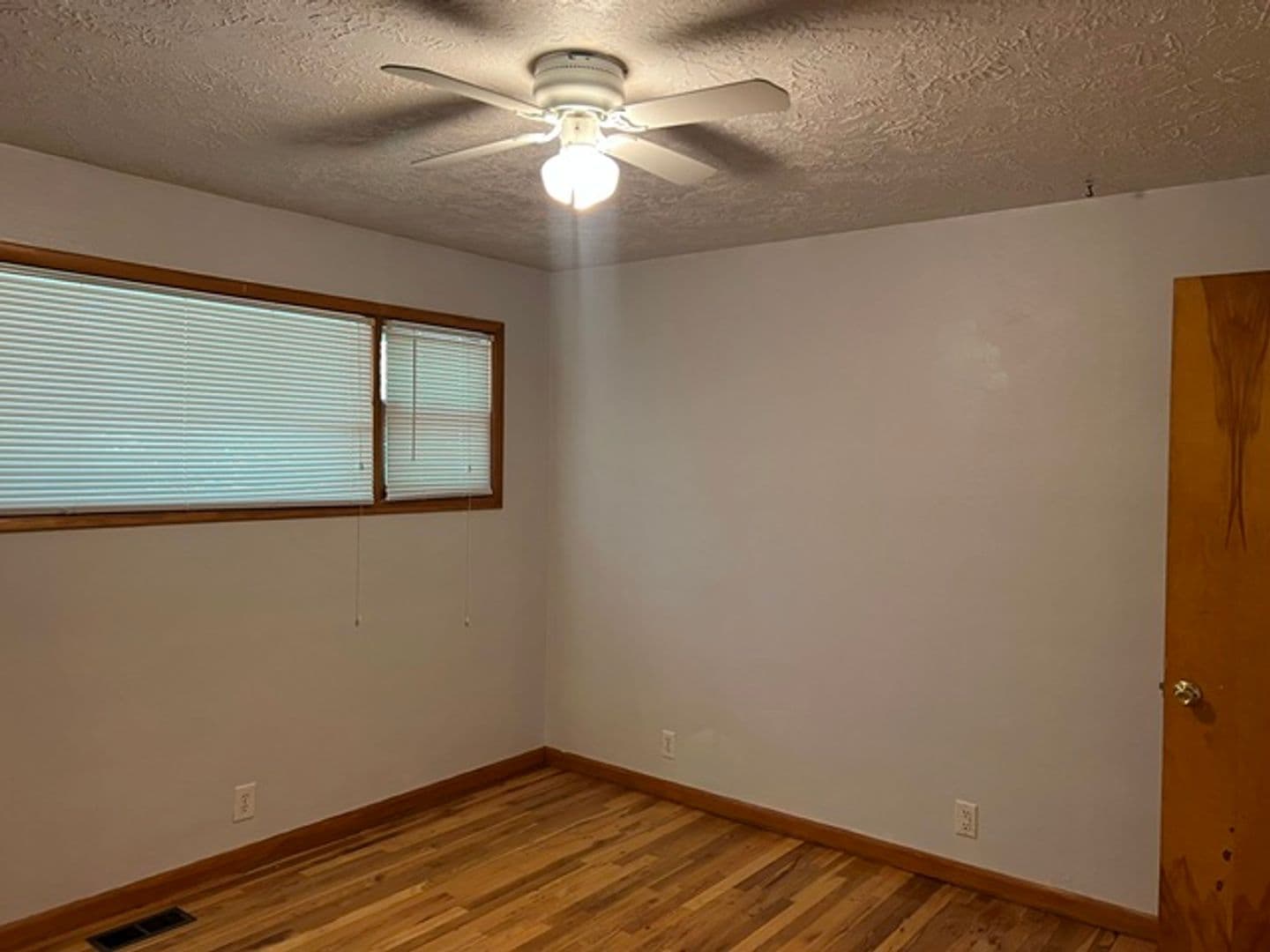 Salem House: 720 Orchard Heights Rd NW