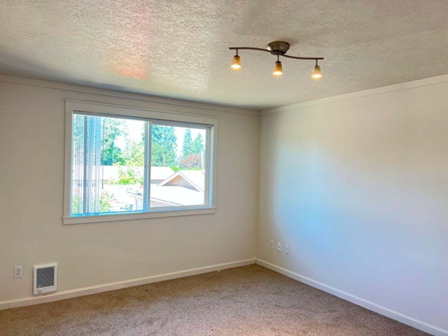 Stayton House: 1288 E Santiam St