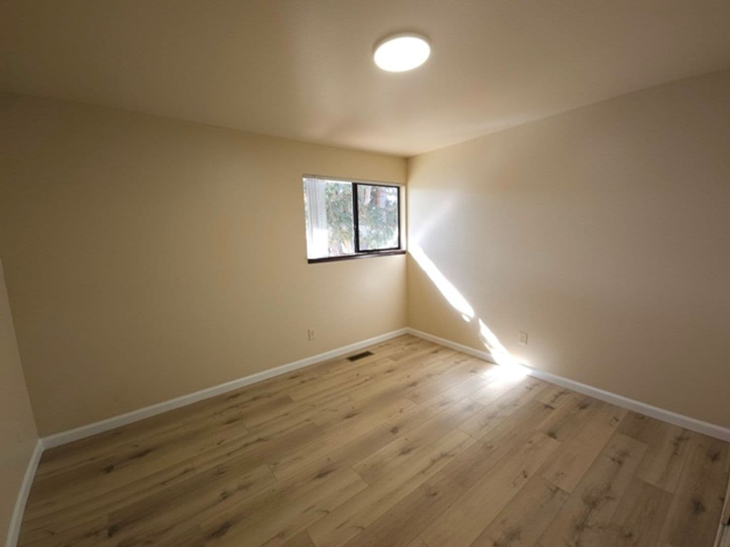 Salem Apartment: 2540-2594 Lee St SE