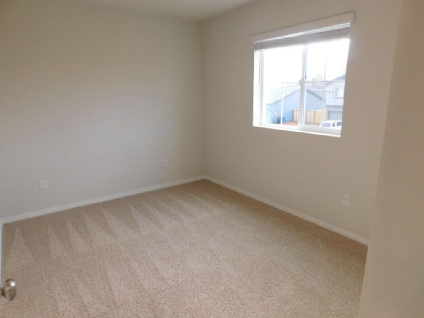 Salem House: 4737 Navigation Ave NE