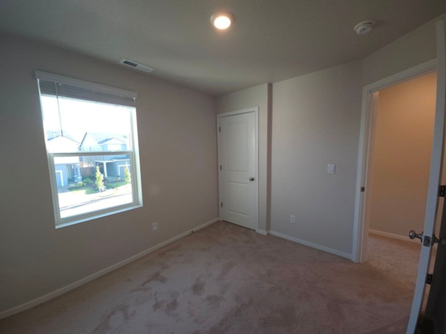 Salem House: 4817 Thyme Ave NE