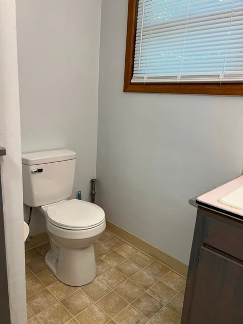 Salem House: 720 Orchard Heights Rd NW