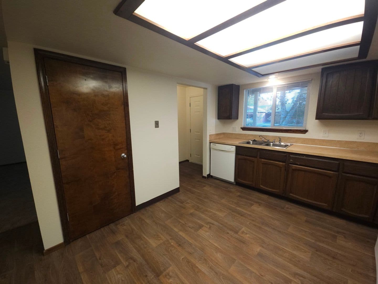Salem House: 489 Wormwood St SE