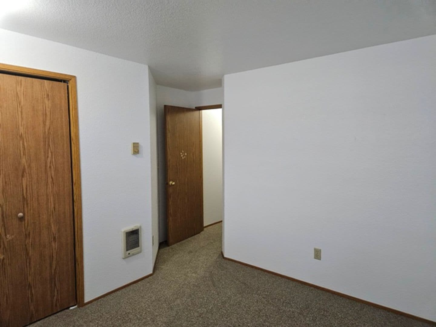 Salem Apartment: 1415 Lancaster Dr NE