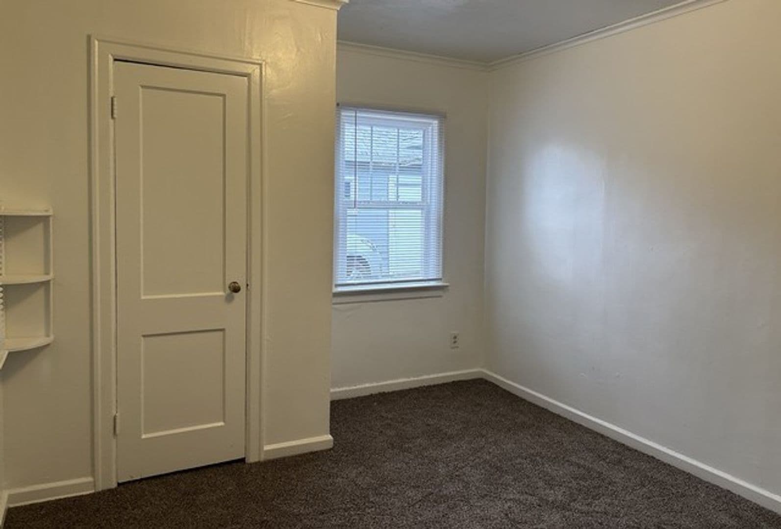 Salem House: 840 Hoyt St SE