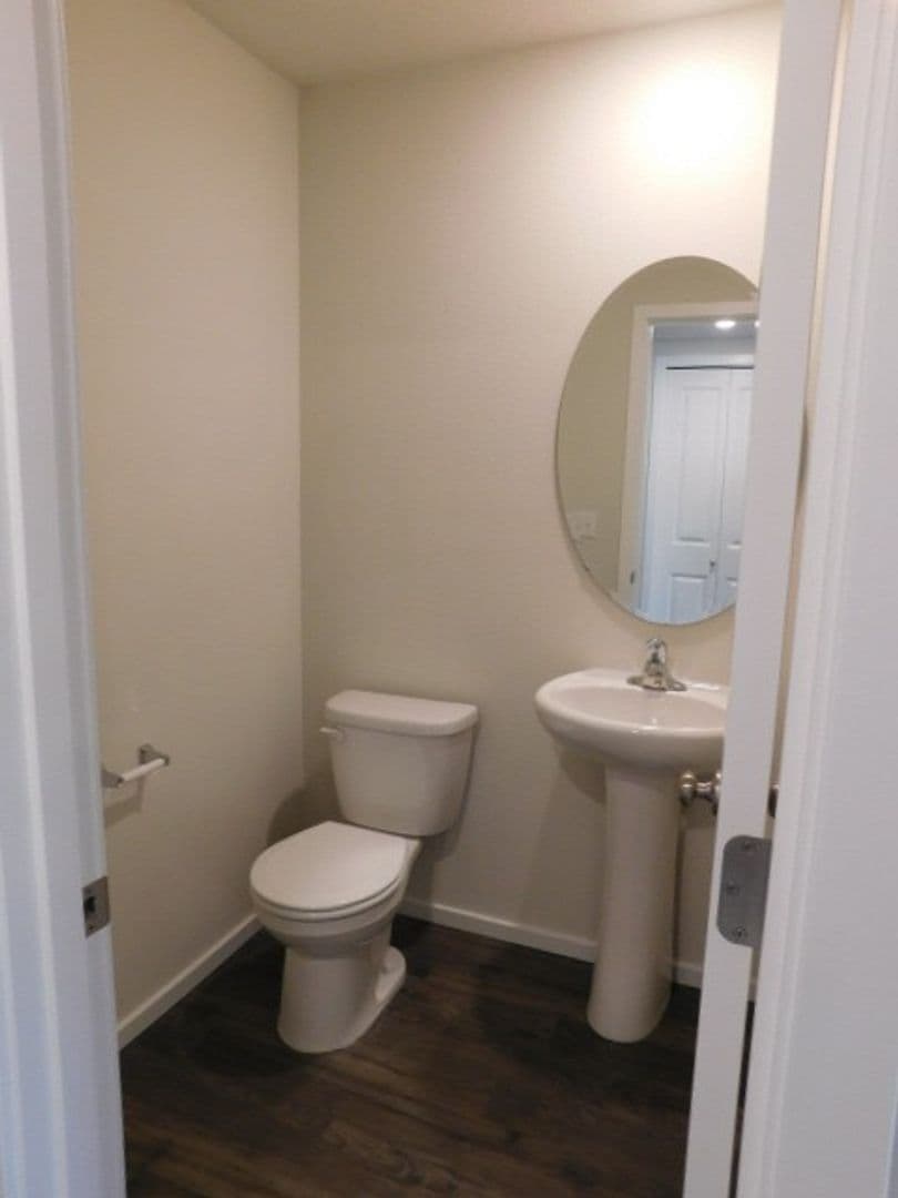 Salem House: 4737 Navigation Ave NE