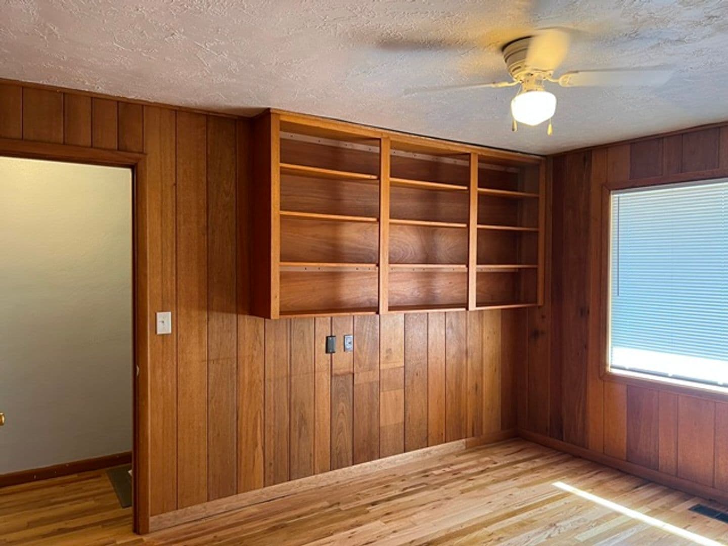 Salem House: 720 Orchard Heights Rd NW