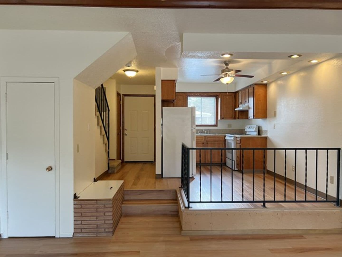 Salem Townhome: 251-263 Miller St S
