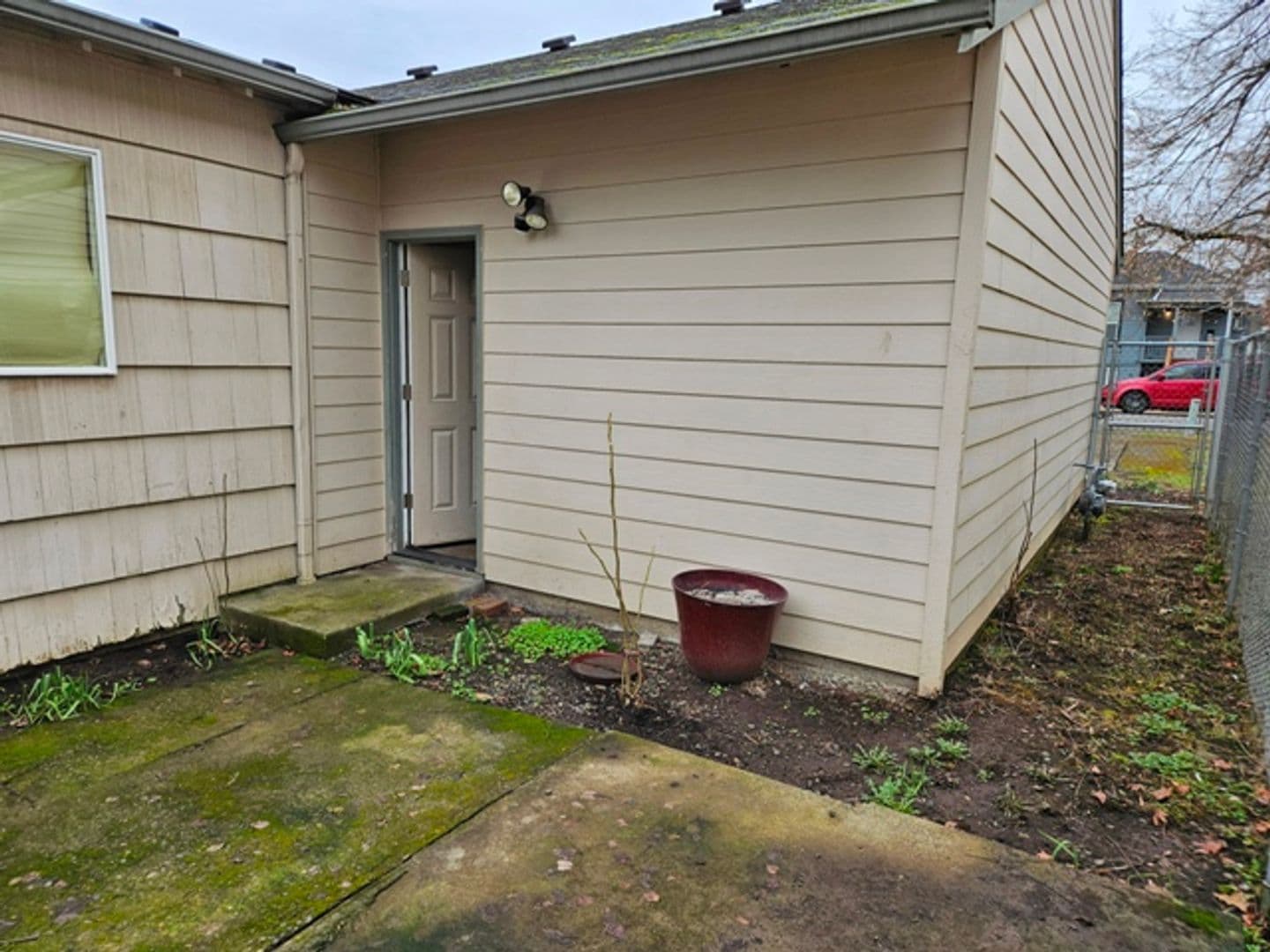 Salem House: 515 19th St SE