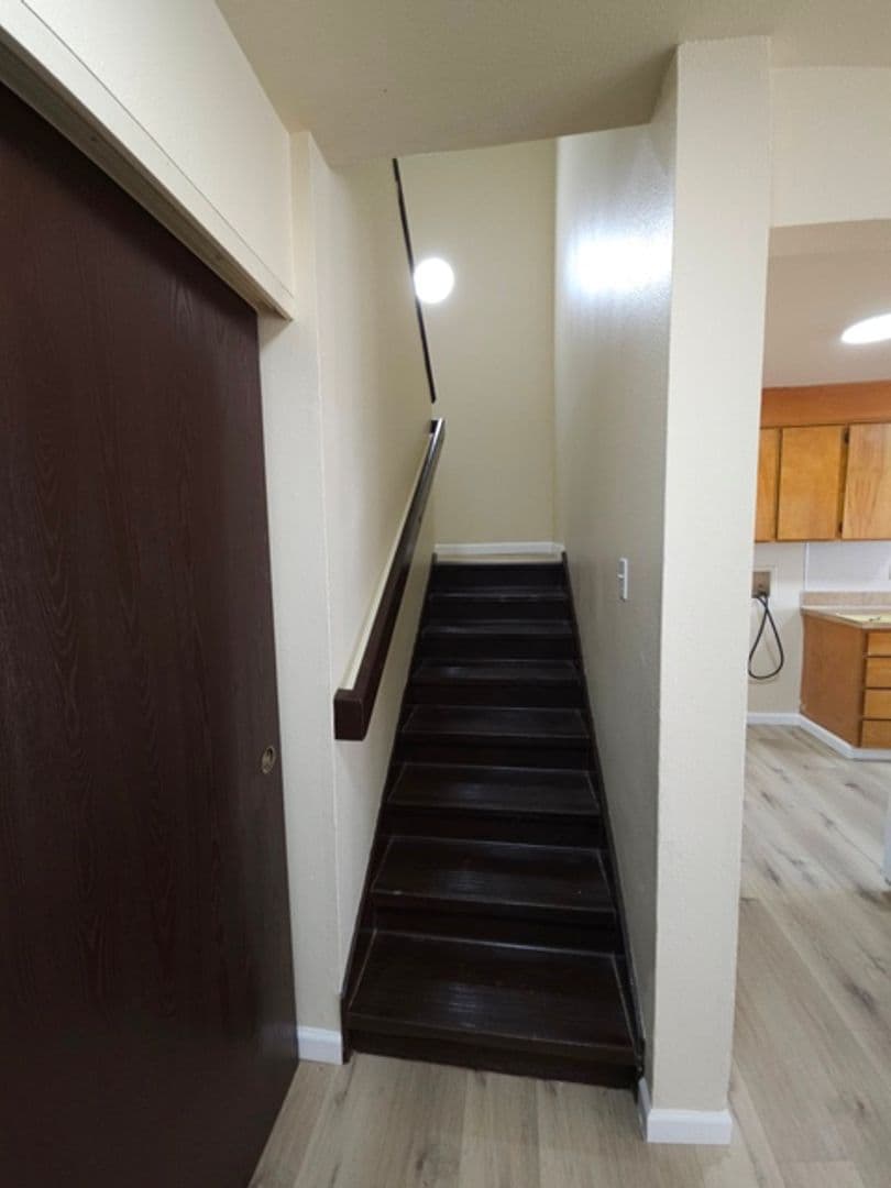 Salem Apartment: 2540-2594 Lee St SE