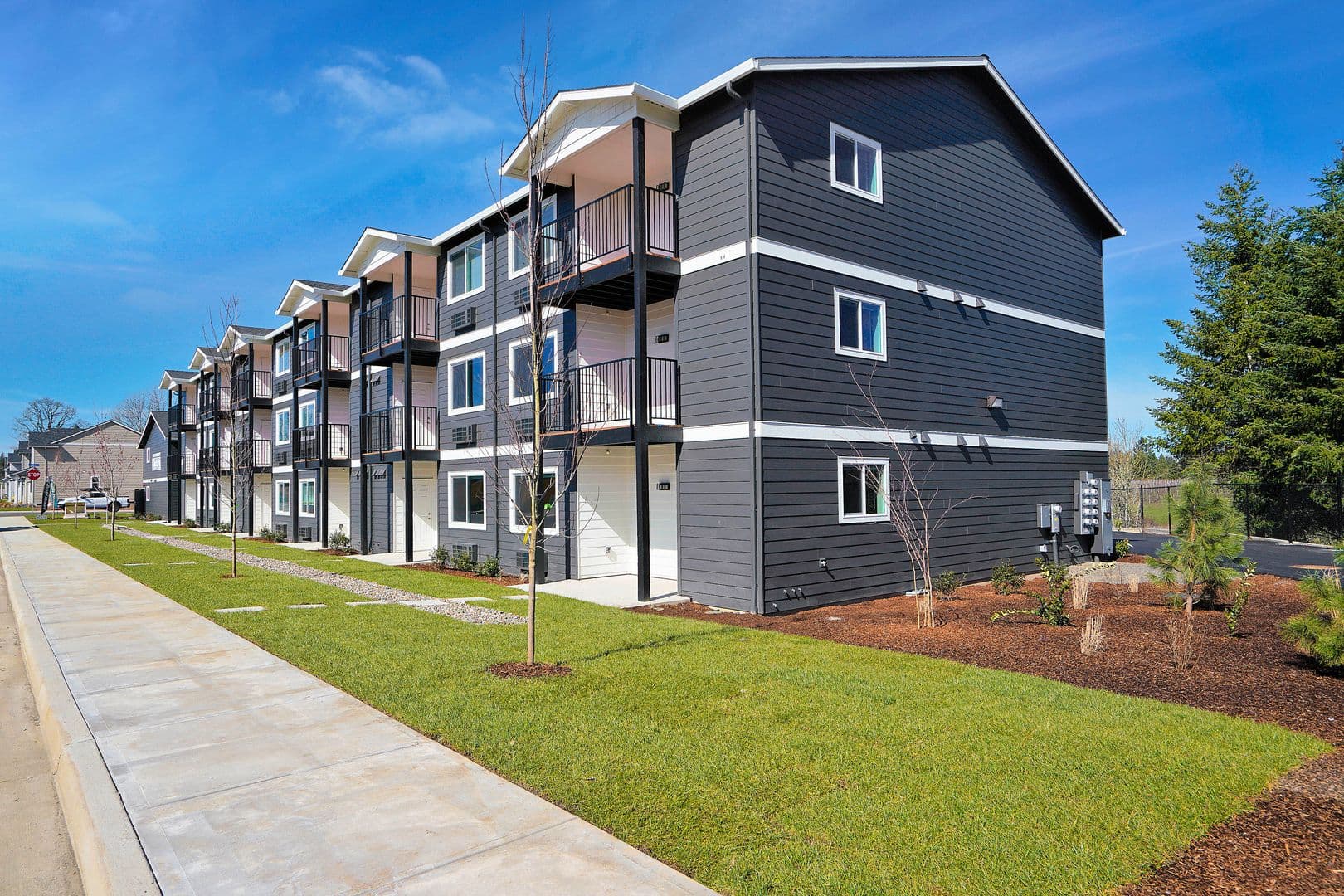 Carlton Apartment: 354 S 8th St #13