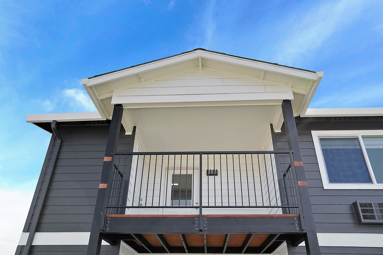 Carlton Apartment: 354 S 8th St #22