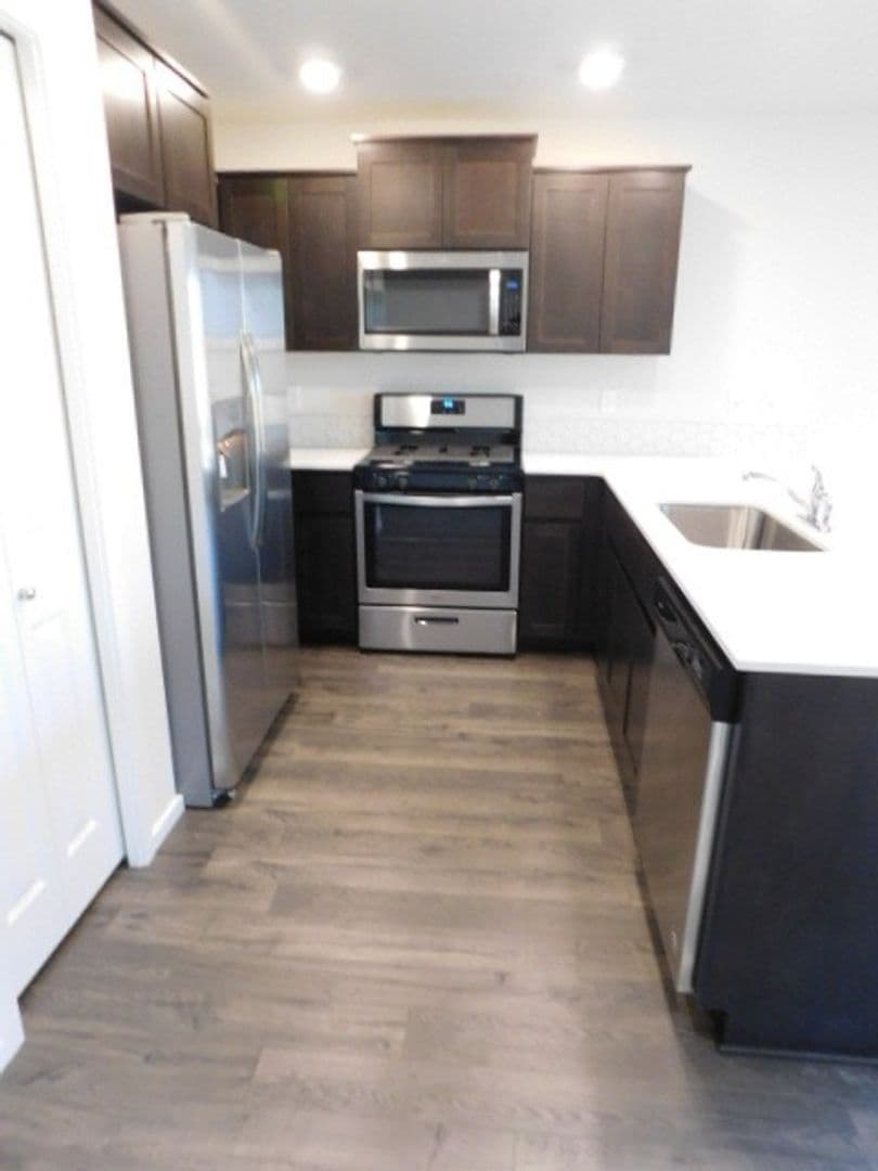 Salem House: 4737 Navigation Ave NE
