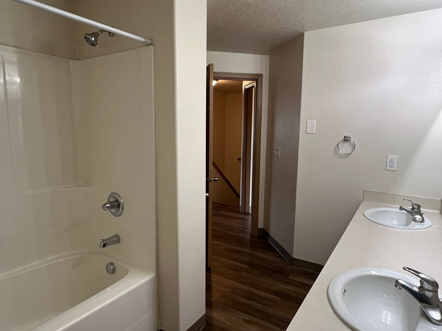 Salem Apartment: 620-636 Browning Ave S