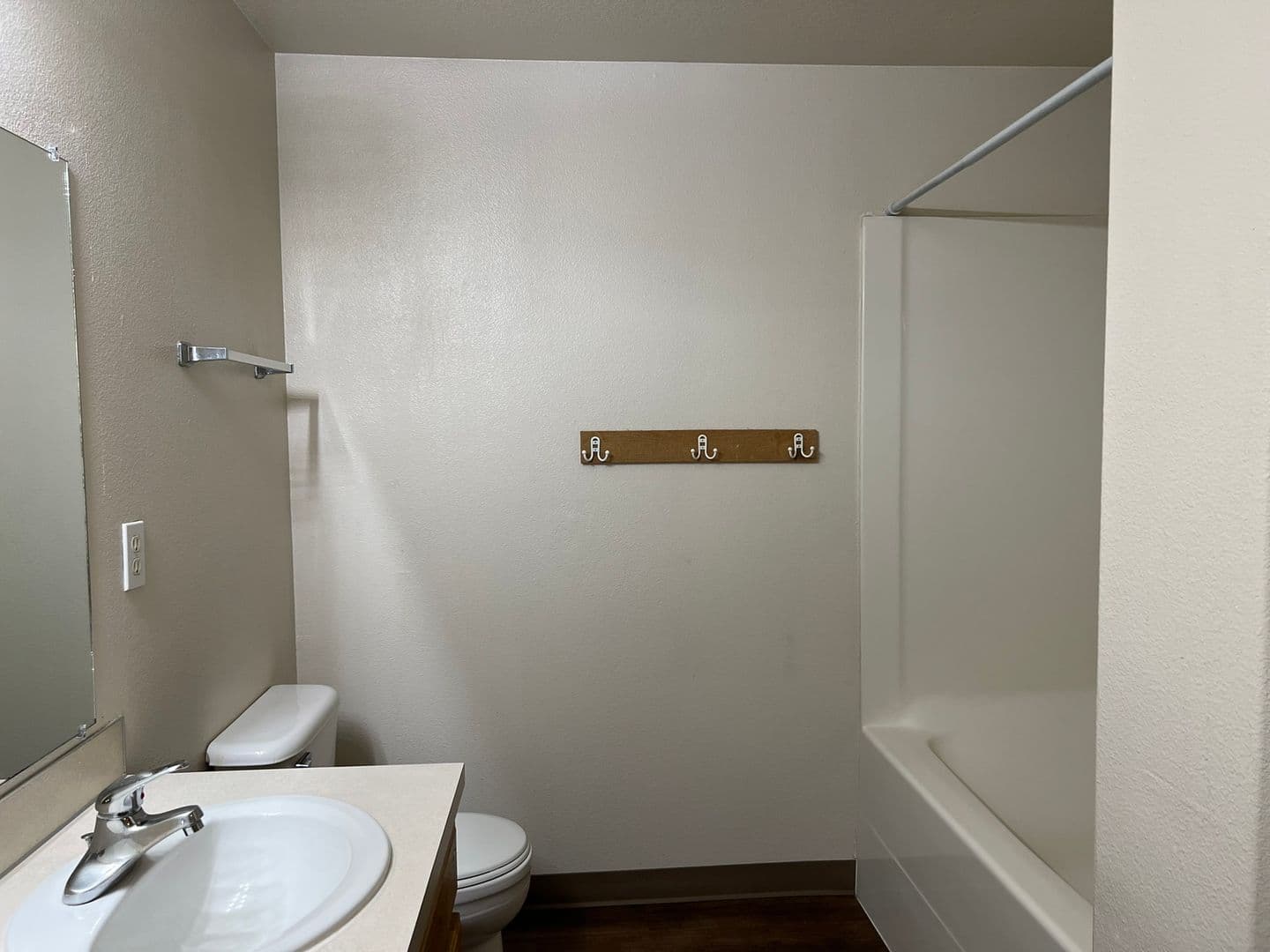 Salem Apartment: 620-636 Browning Ave S