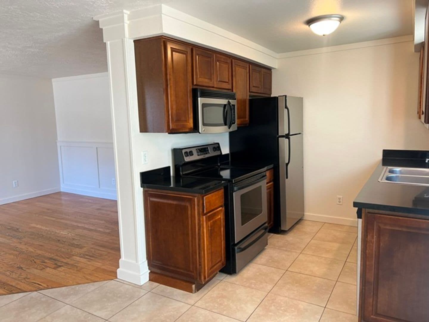 Stayton House: 1274 E Santiam St