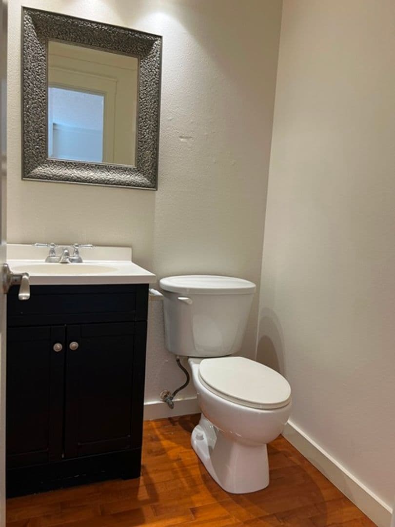 Stayton House: 1288 E Santiam St
