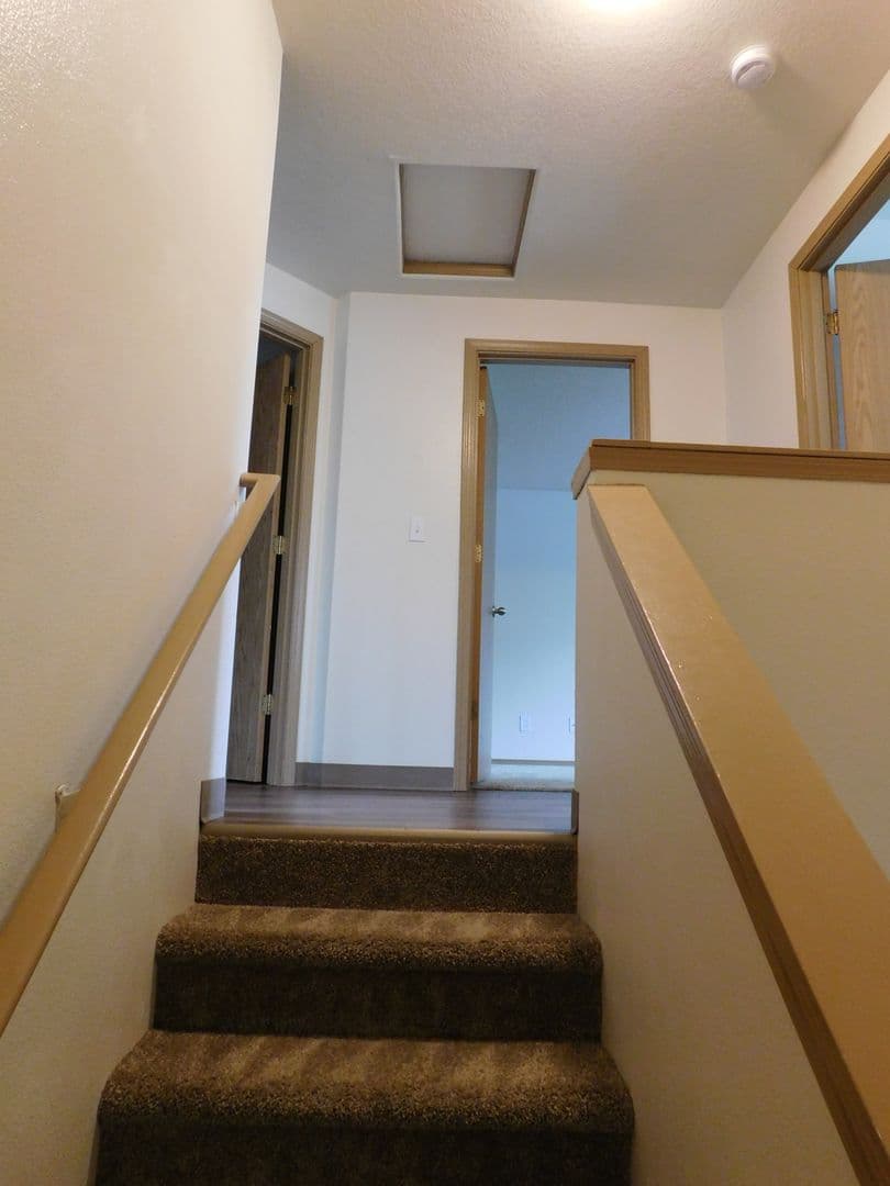 Salem Apartment: 620-636 Browning Ave S