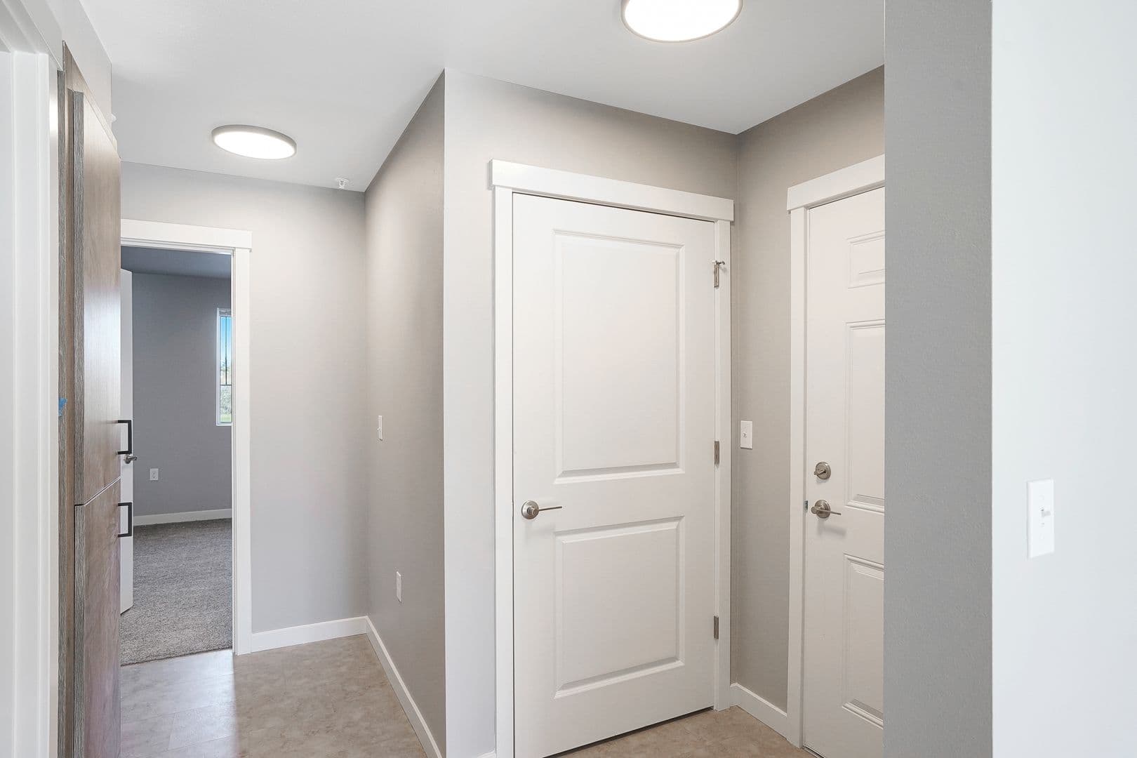 Carlton Apartment: 354 S 8th St #13