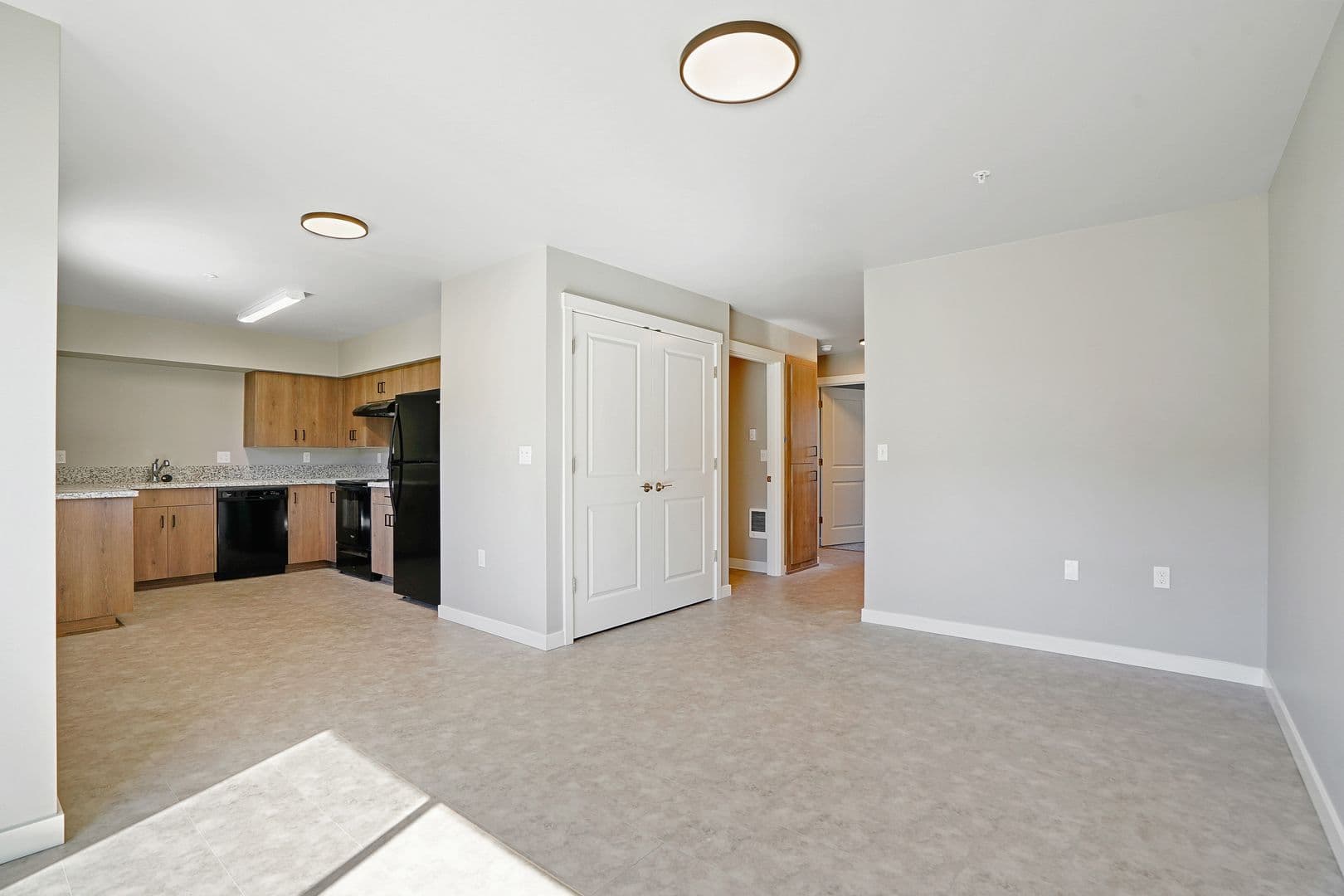 Carlton Apartment: 354 S 8th St #13
