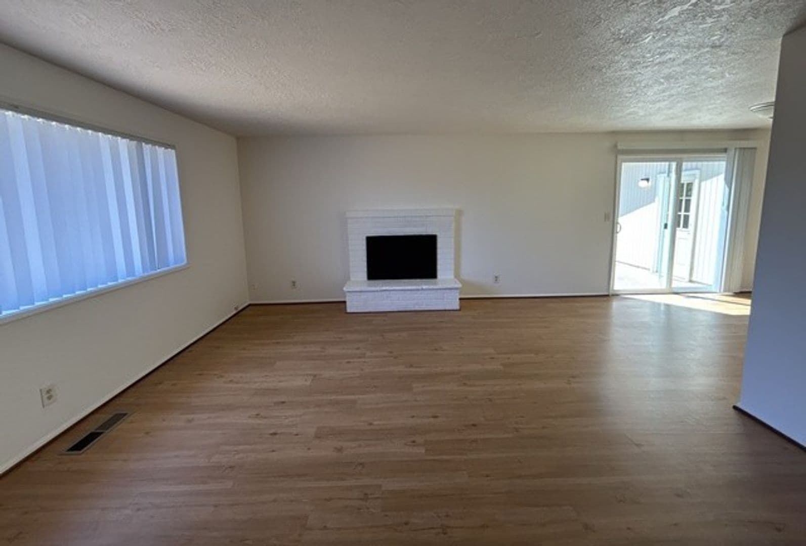 Salem House: 966 Royalty Dr NE