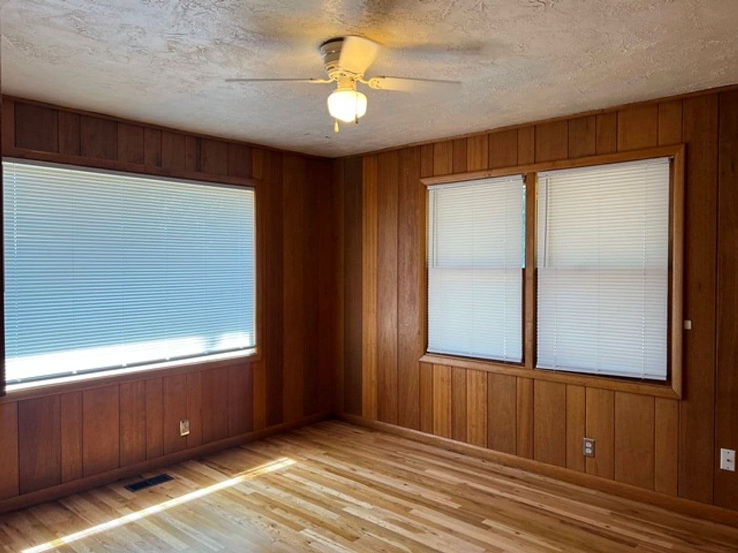 Salem House: 720 Orchard Heights Rd NW