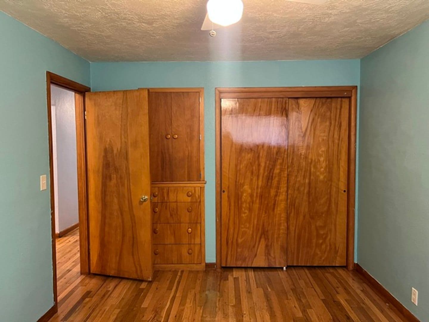 Salem House: 720 Orchard Heights Rd NW