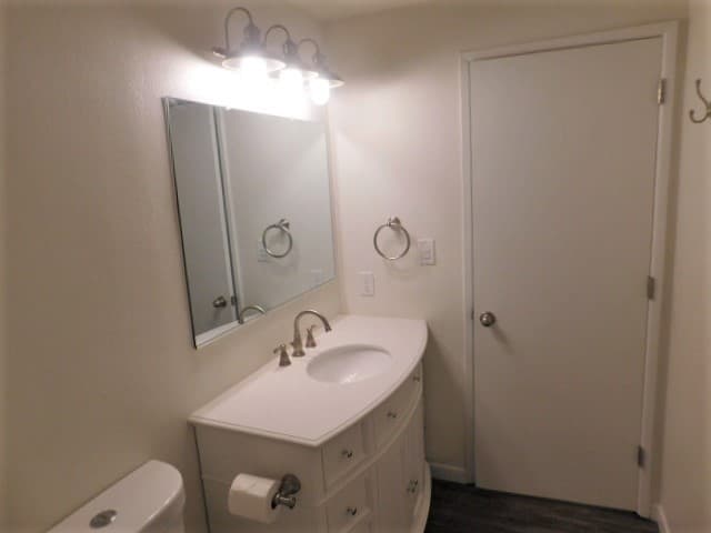 Monmouth Apartment: 351 Clay St E
