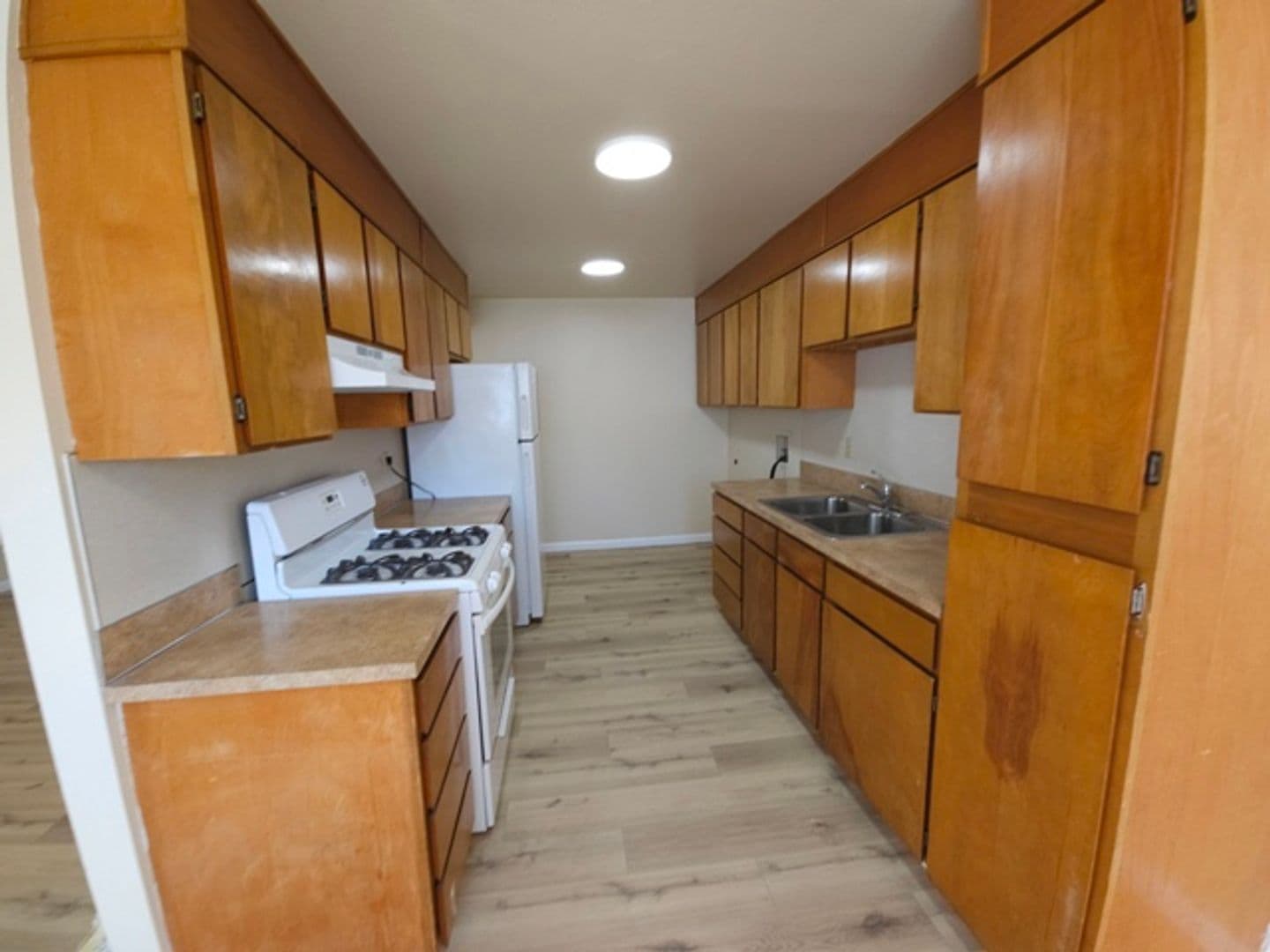 Salem Apartment: 2540-2594 Lee St SE