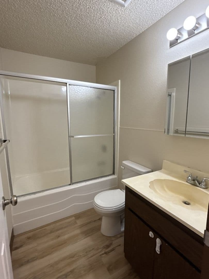 Salem Apartment: 4314-4388 State St