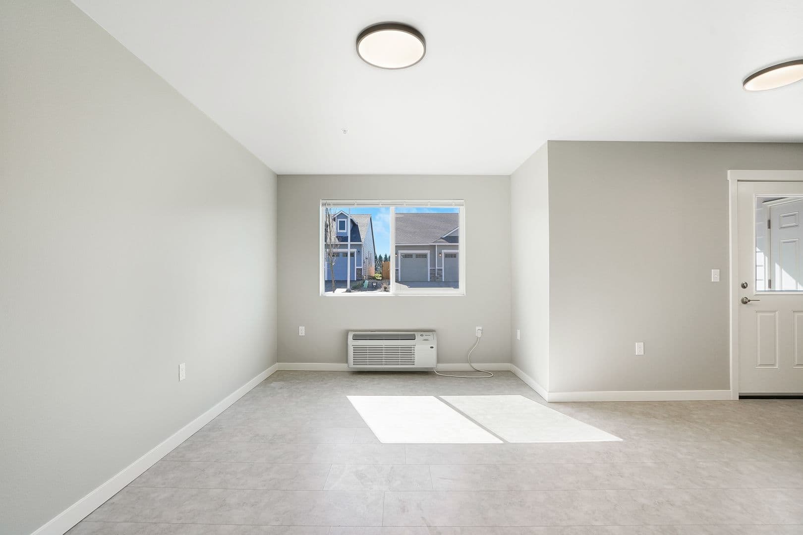 Carlton Apartment: 354 S 8th St #22