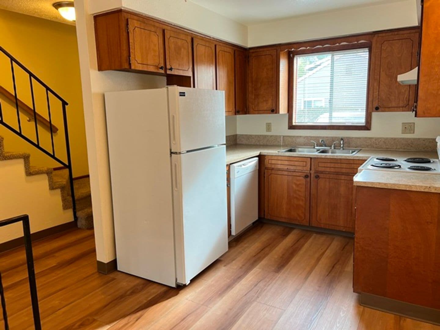 Salem Townhome: 251-263 Miller St S
