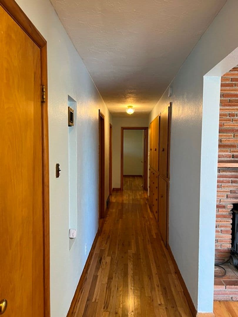 Salem House: 720 Orchard Heights Rd NW