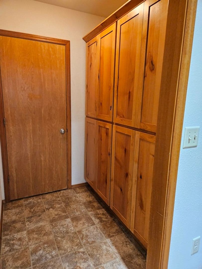 Salem House: 515 19th St SE