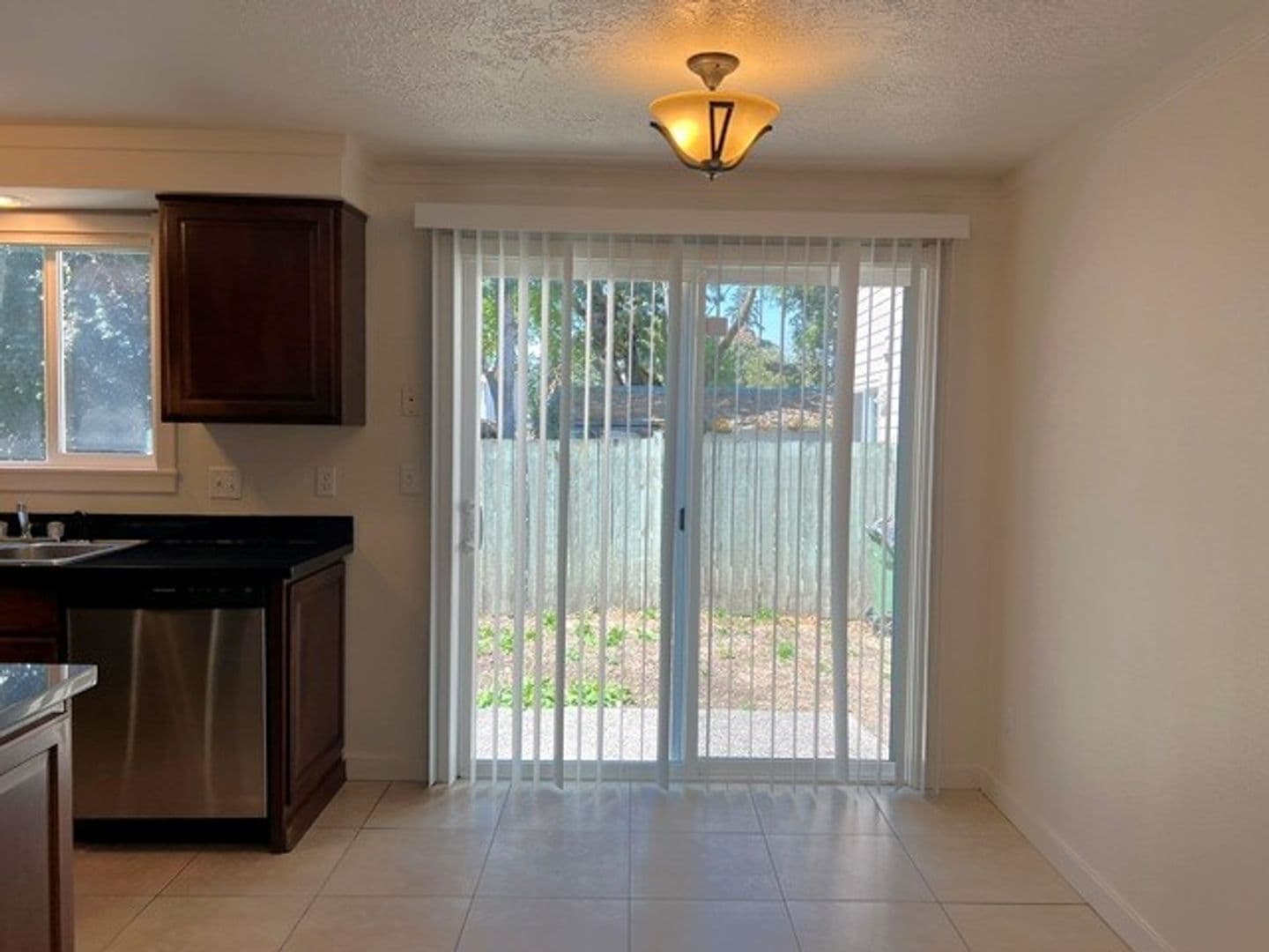 Stayton House: 1274 E Santiam St