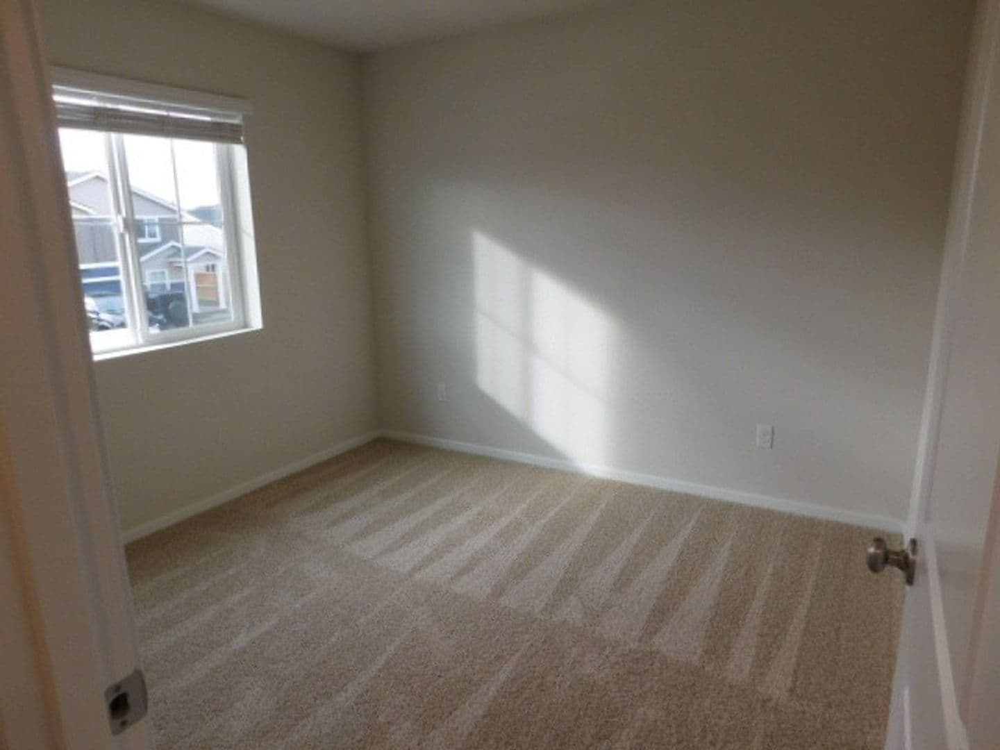 Salem House: 4737 Navigation Ave NE