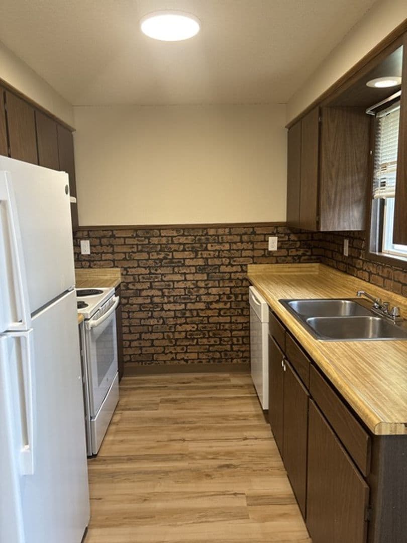 Salem Apartment: 4314-4388 State St