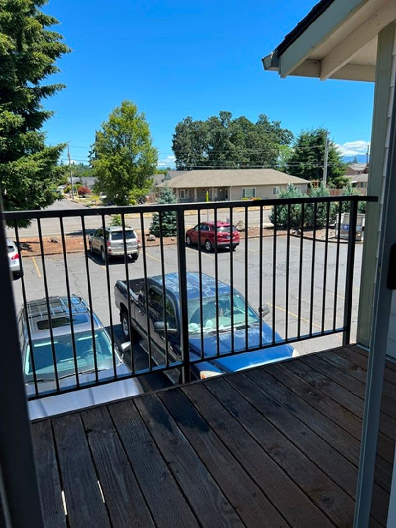 Stayton Apartment: 1125 Wyatt Ave