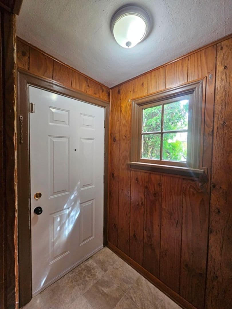 Salem House: 1955 Chemeketa St NE