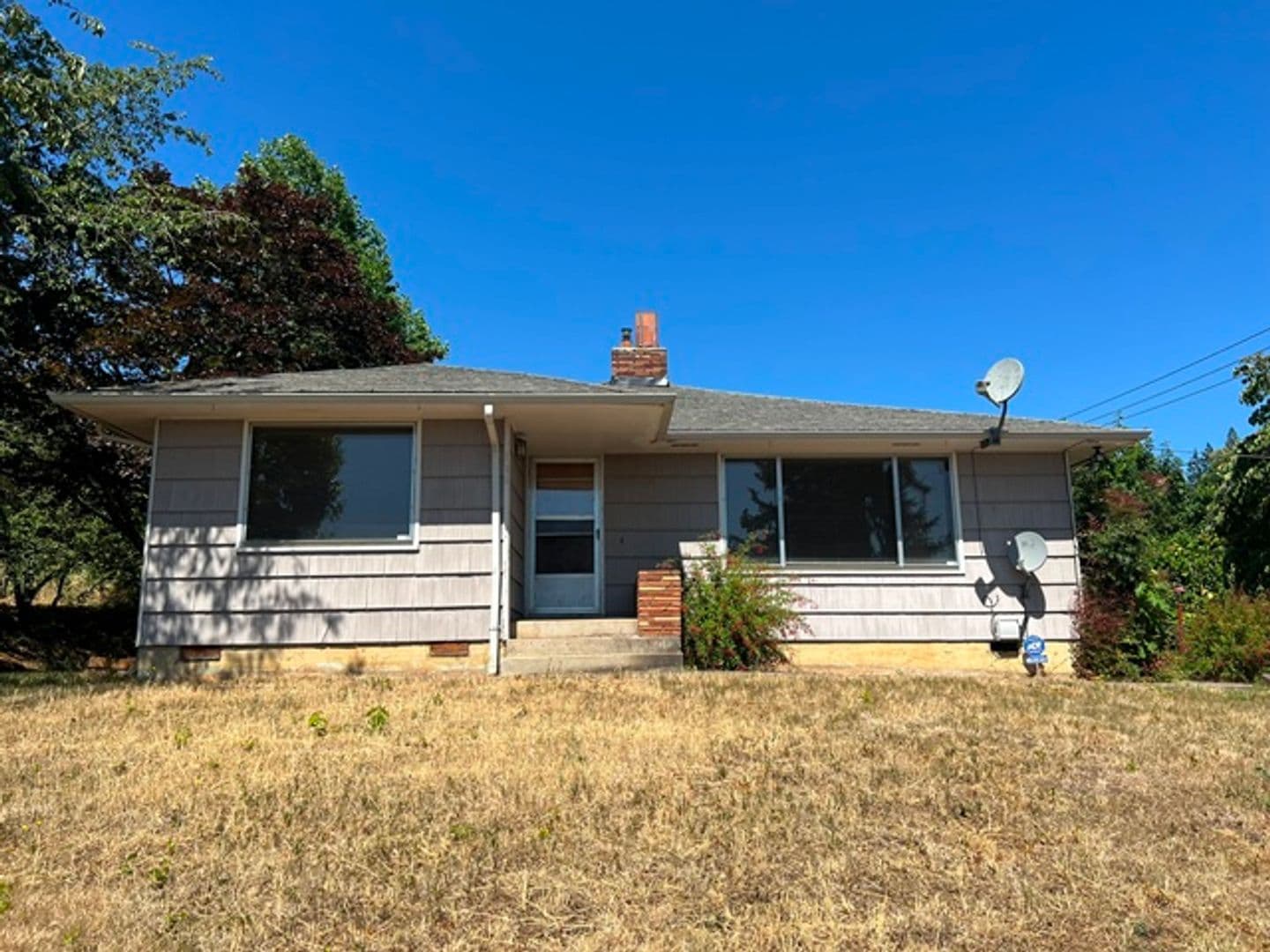Salem House: 720 Orchard Heights Rd NW