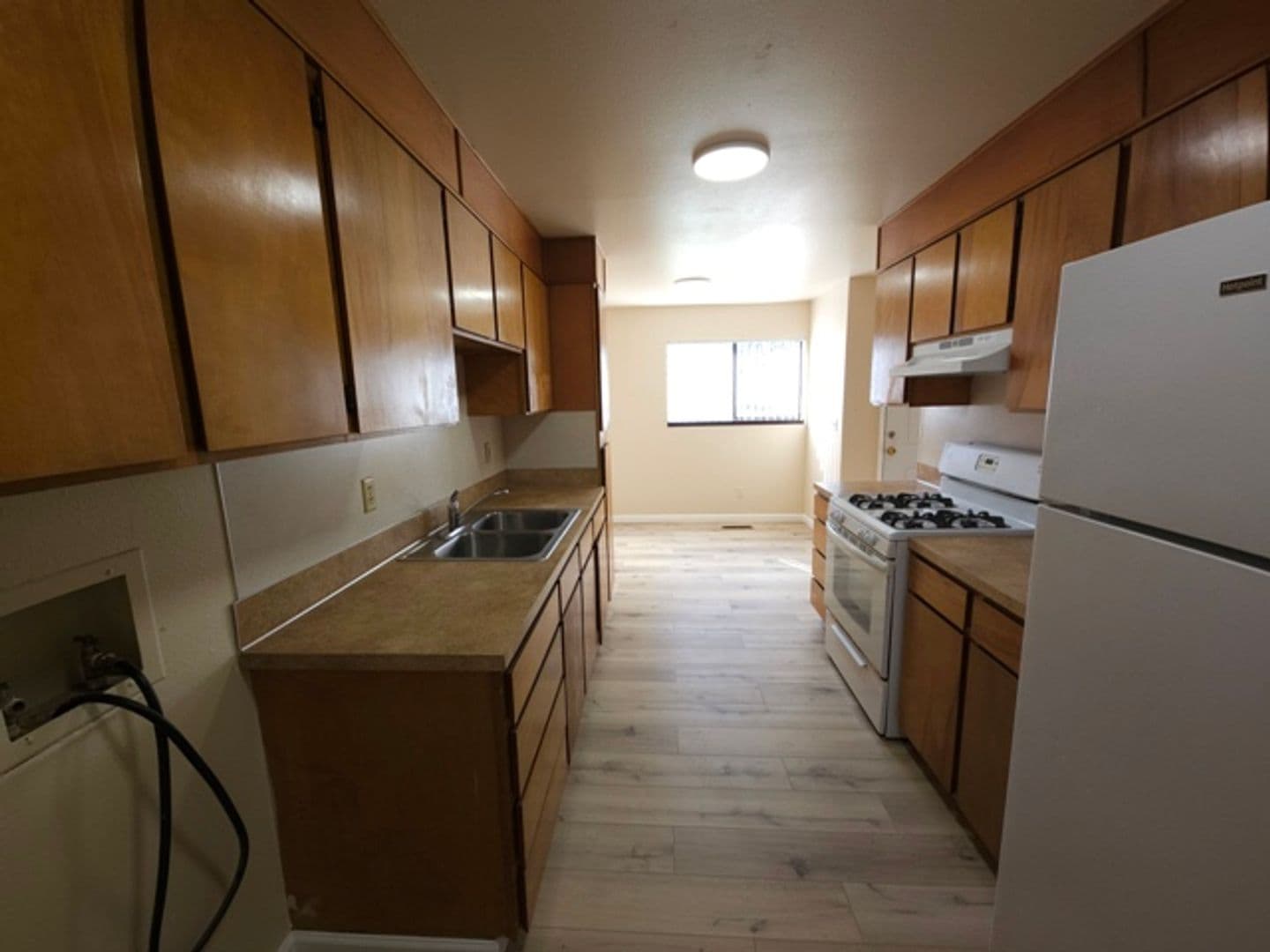 Salem Apartment: 2540-2594 Lee St SE