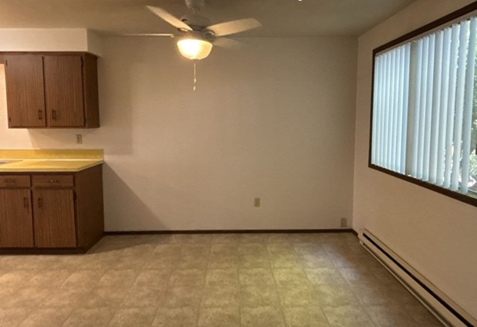 Stayton Apartment: 384-386 N 4th Ave